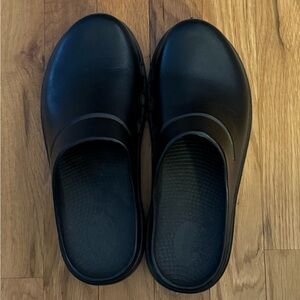 Oofos recovery footwear